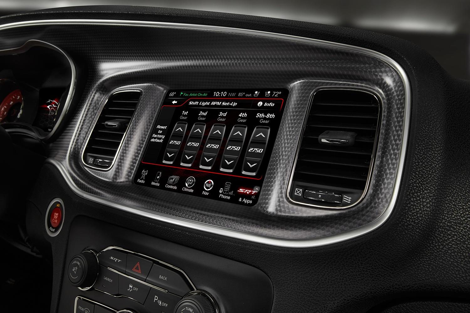 2015 car of the year awards fca uconnect 10