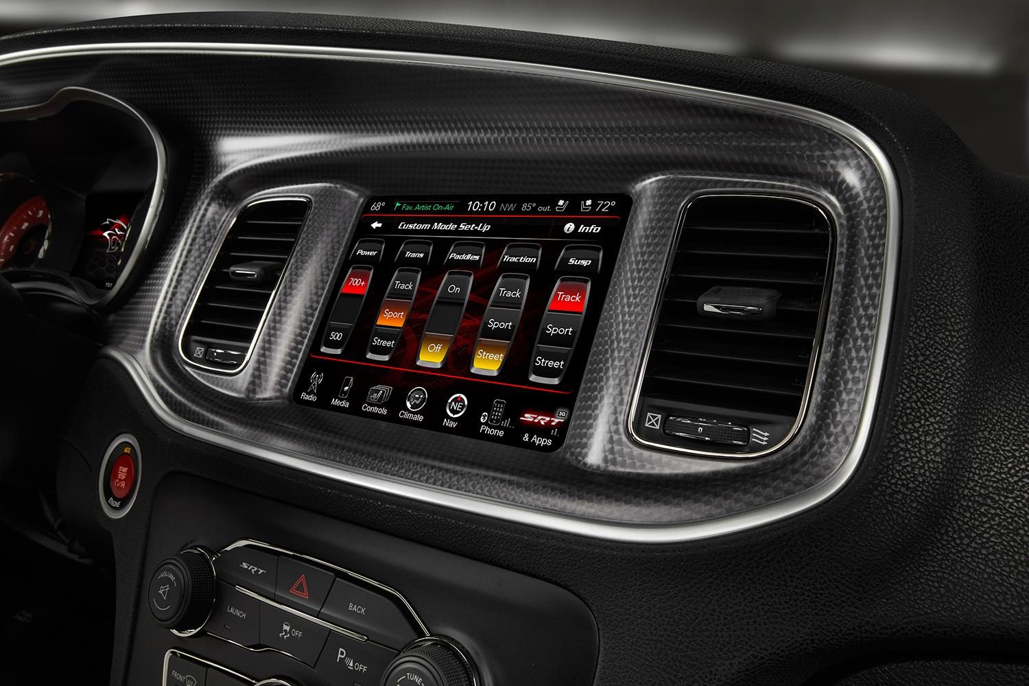 2015 car of the year awards fca uconnect 11
