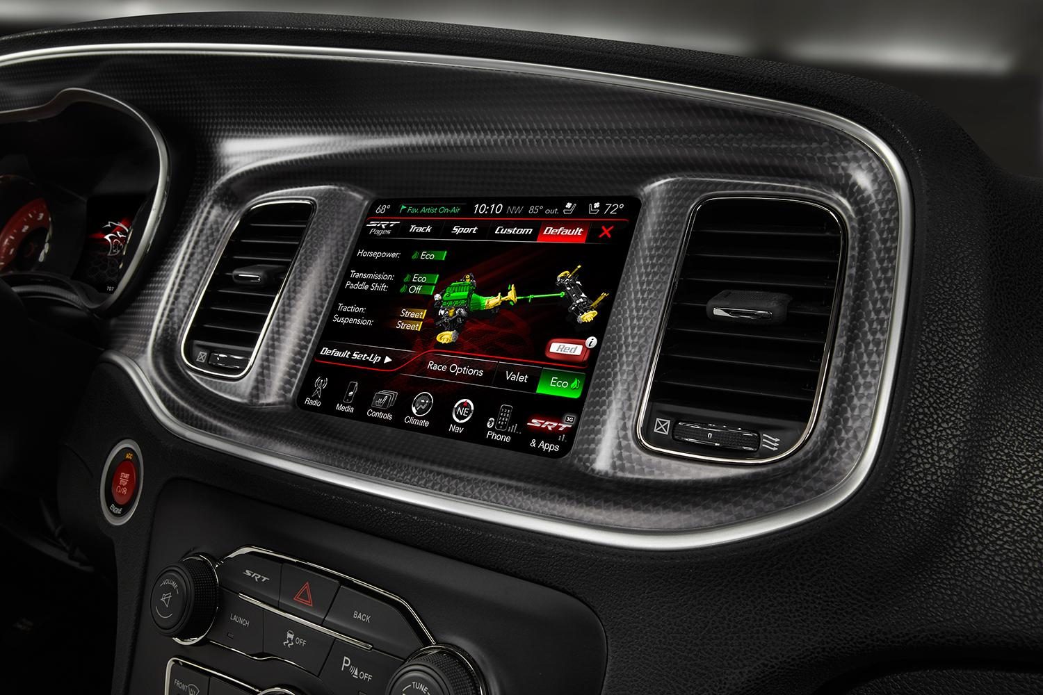 2015 car of the year awards fca uconnect 13