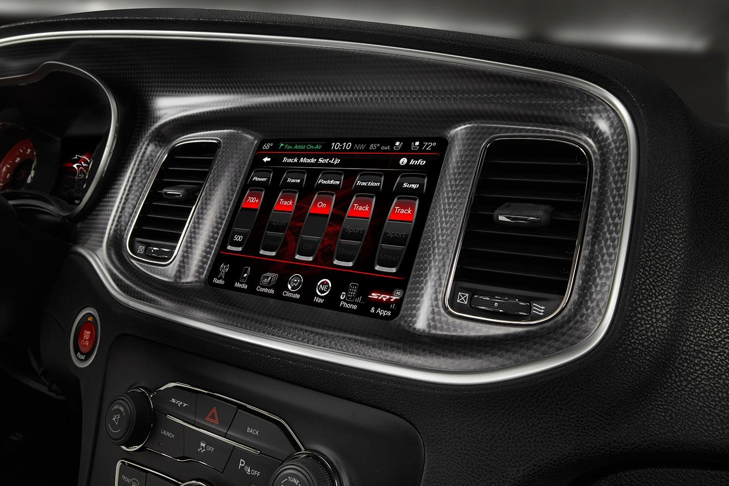 2015 car of the year awards fca uconnect 9