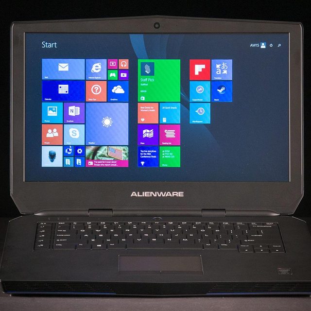 Alienware 15 front open