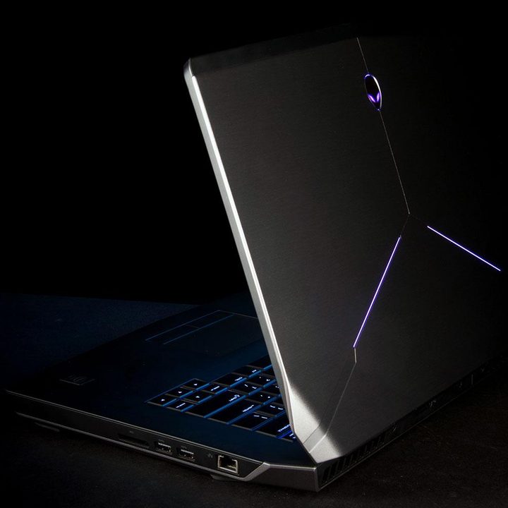 Alienware 15 side angle