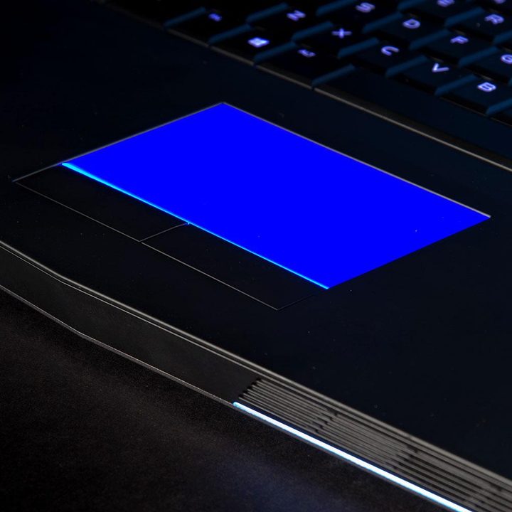 Alienware 15 trackpad lit