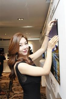 LG-Wallpaper-Display-2