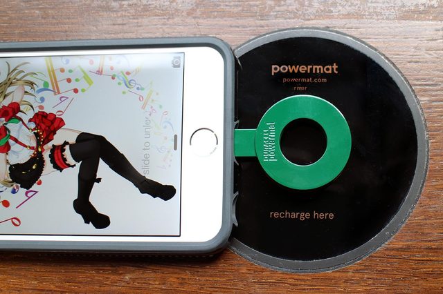 Hands-on Starbucks Wireless Charging