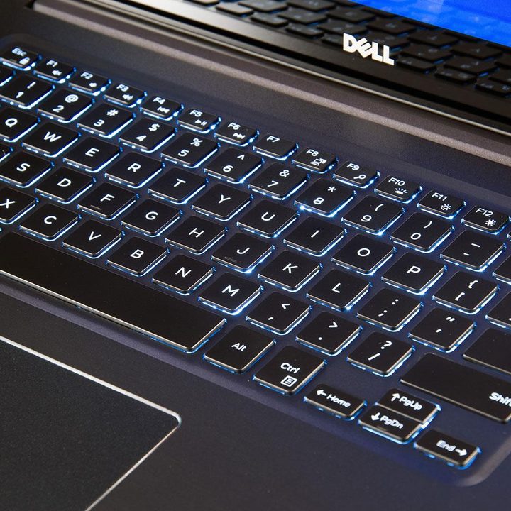 A Dell Inspiron 15 7000 2015 keyboard backlit.