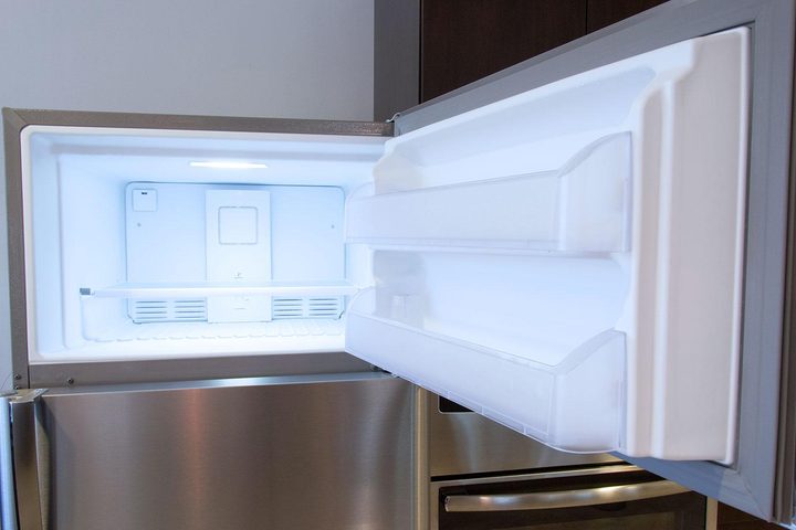 Frigidaire FGHT1846QF freezer open