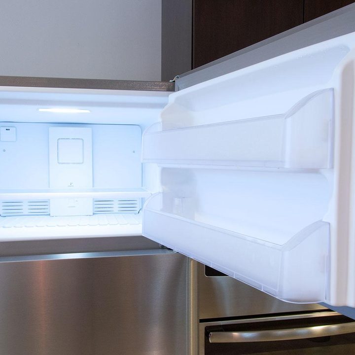 Frigidaire FGHT1846QF freezer open