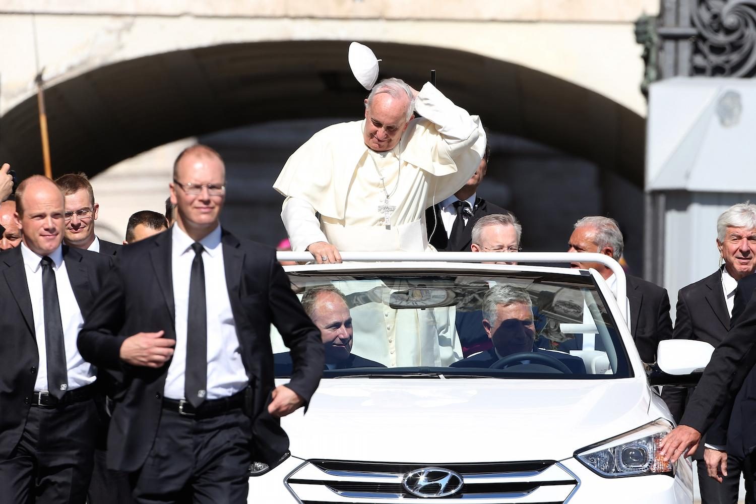 Pope loses hat
