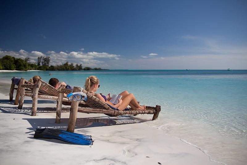 retreat from society and relax in these idyllic cabins around the world manta resort 2