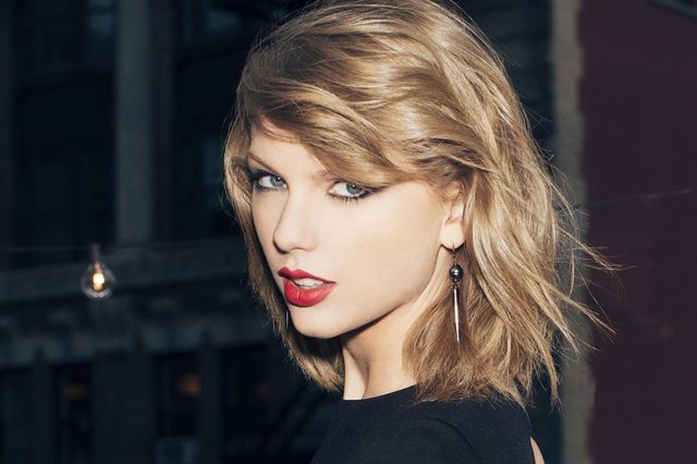 To-Apple,-Love-Taylor-3