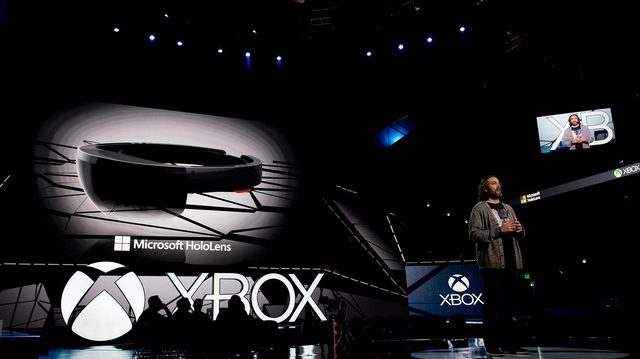 Xbox-One-+-Windows-10-HoloLens-+-Xbox