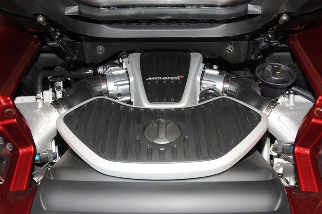 2015 McLaren 650S engine