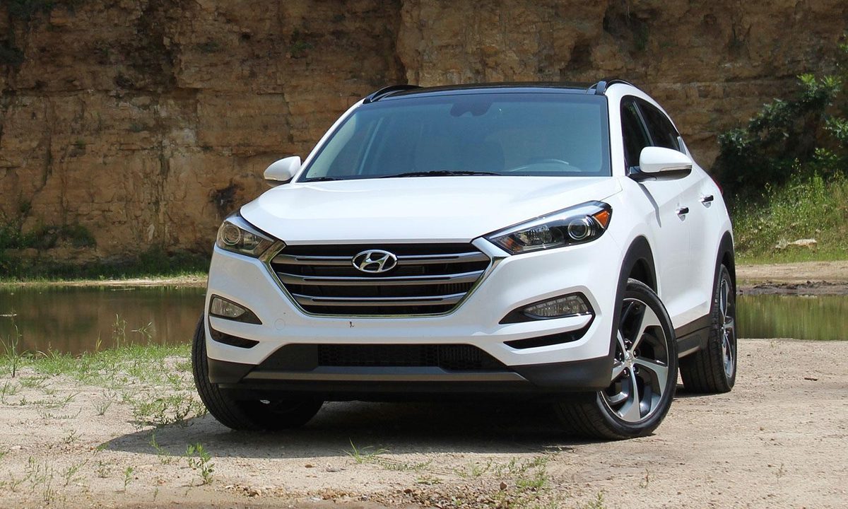 2016 Hyundai Tuscon Limited front 2