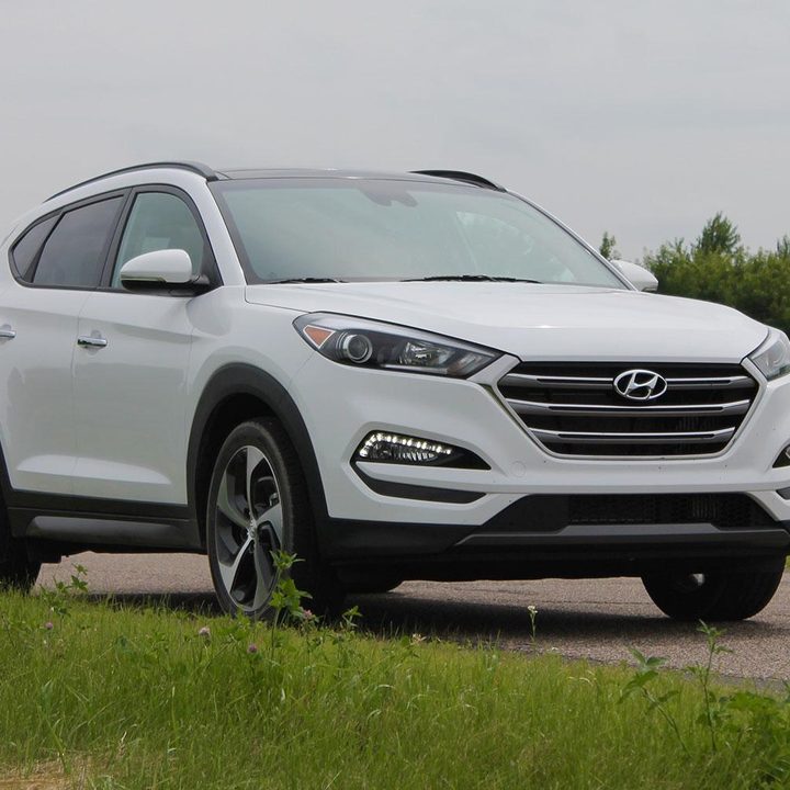 2016 Hyundai Tuscon Limited side angle 2