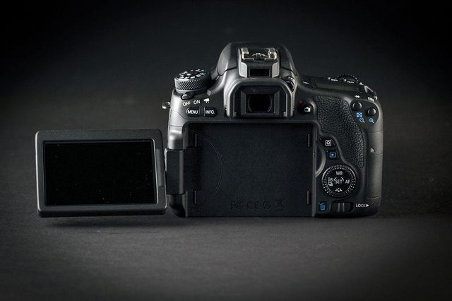 Canon-EOS-Rebel-T6s-back-screen