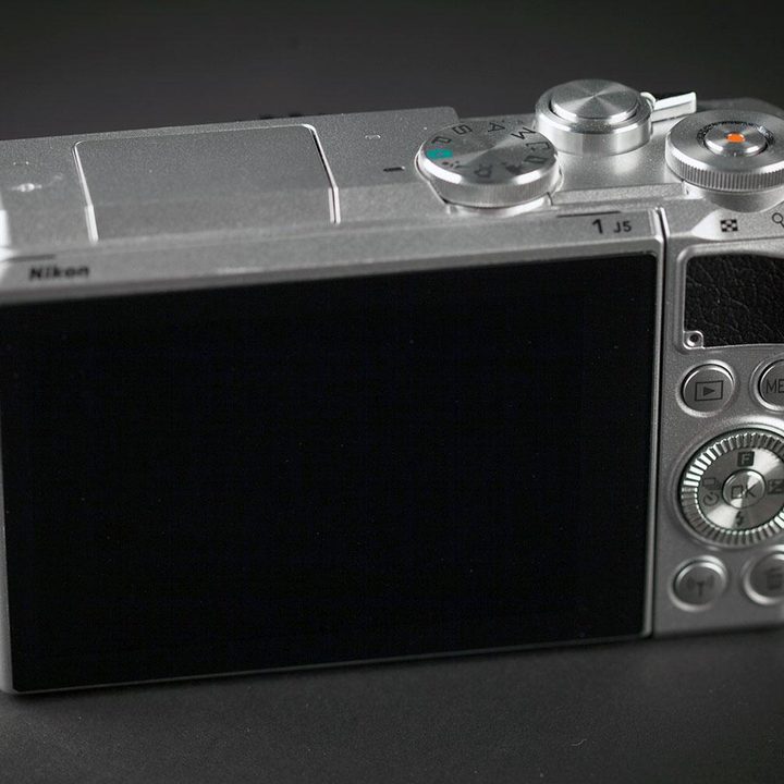 Nikon 1 J5 back screen angle