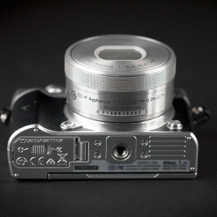 Nikon 1 J5 bottom
