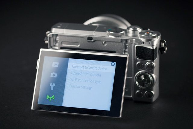 Nikon 1 J5 screen angle