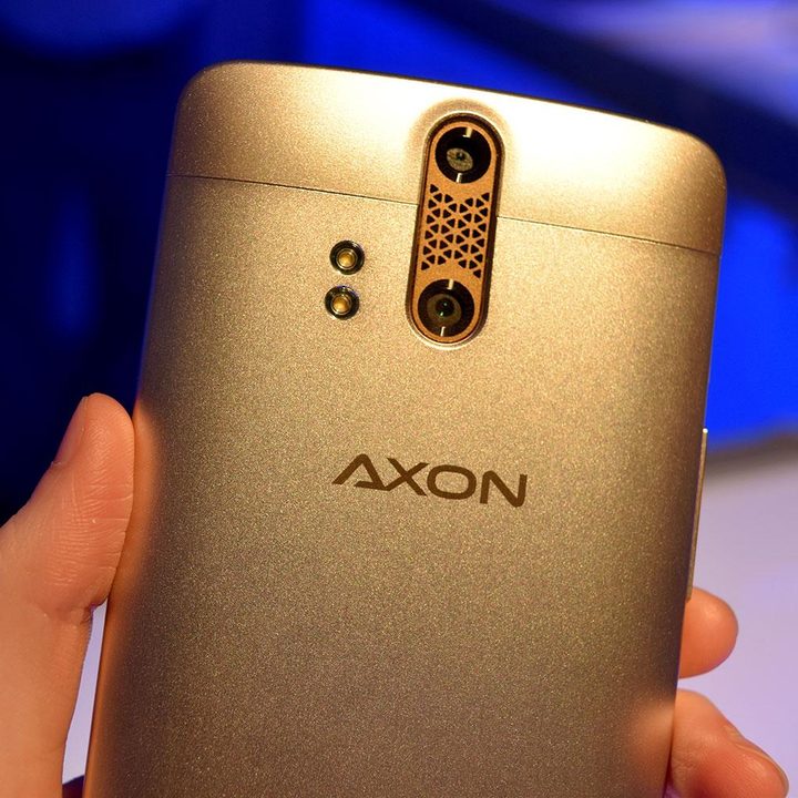 ZTE Axon back camera