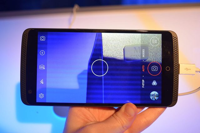 ZTE Axon camera