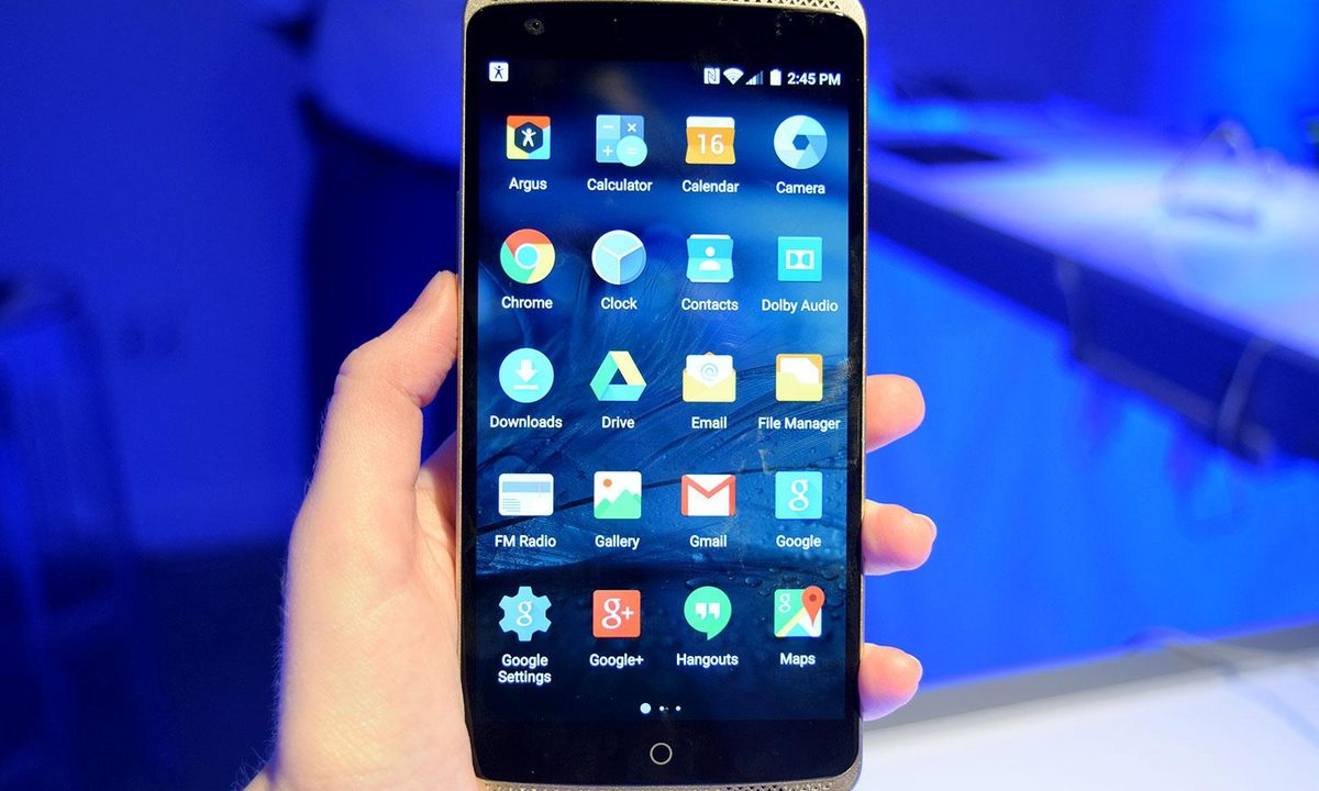 ZTE Axon front app grid
