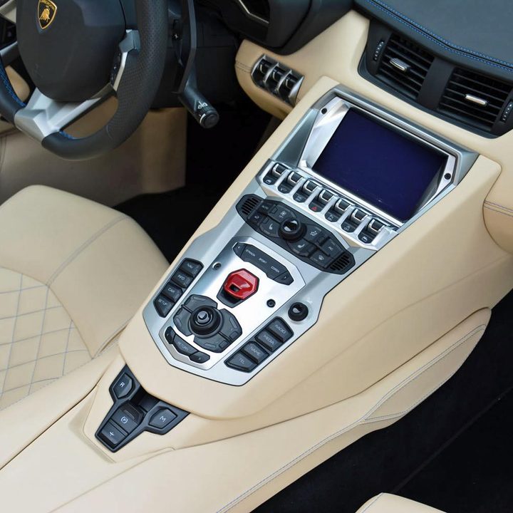 2015 Lamborghini Aventador Roadster