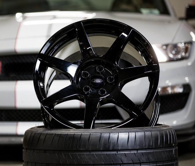 Ford Shelby GT350R Mustang wheel