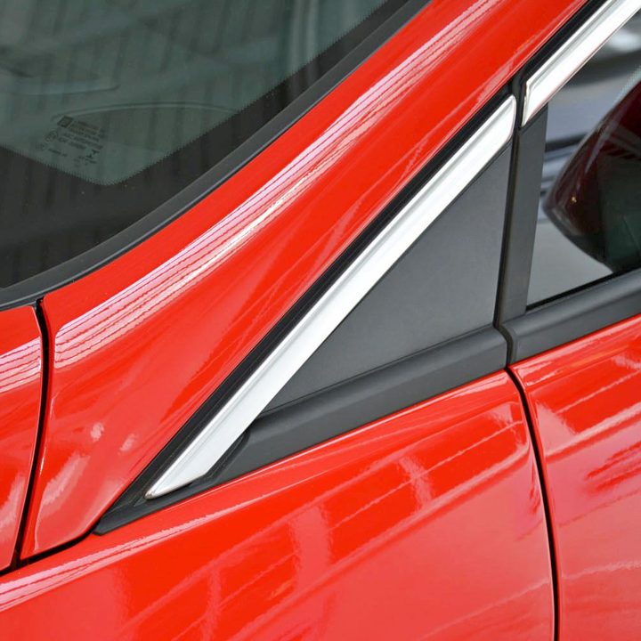 2016 Opel Astra side detail