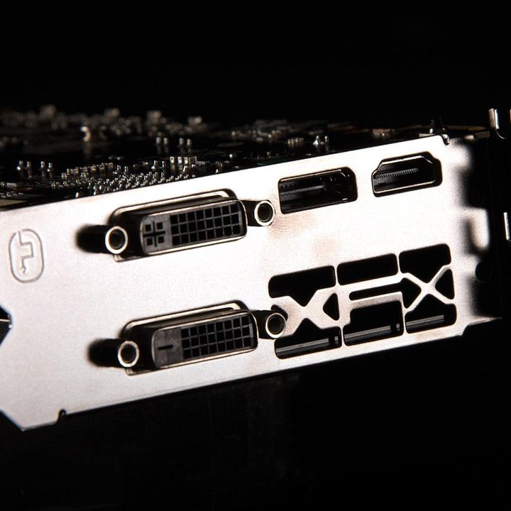 AMD Radeon R7 370 ports