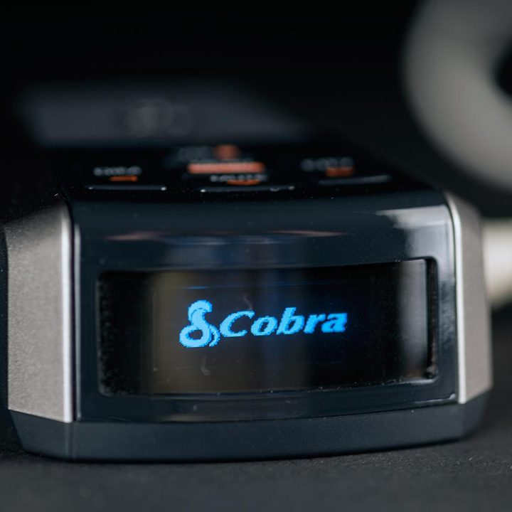 Cobra DSP 9200 BT radar detector review display