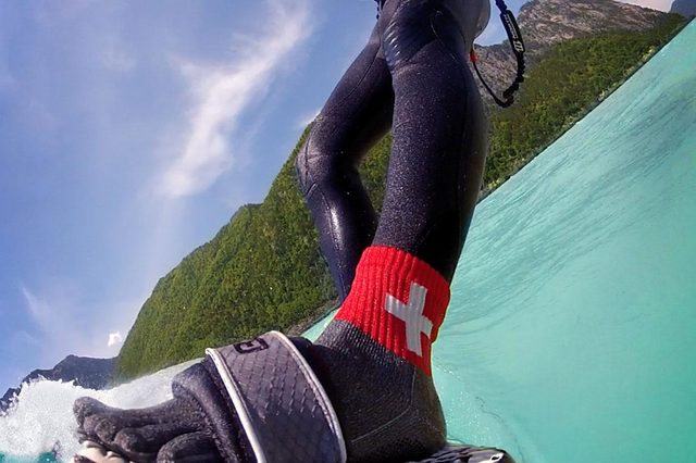 FreeYourFeet-kitesurfing-closeup