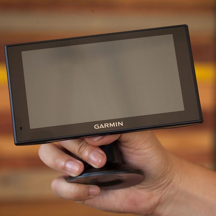 Garmin RV 660LMT in hand