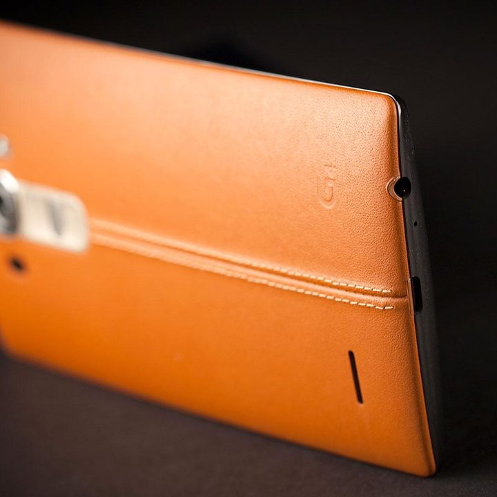 LG G4 leather update back side angle