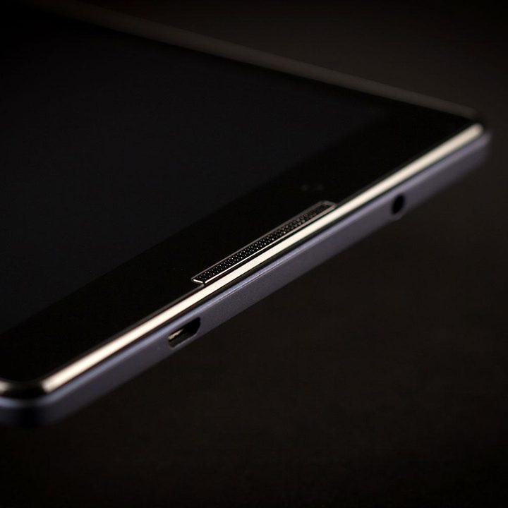 Lenovo TAB 2 A8 top side 2