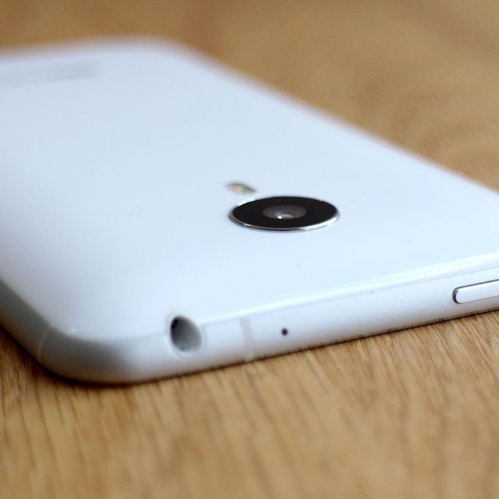 Meizu MX4 with Ubuntu corner back camera