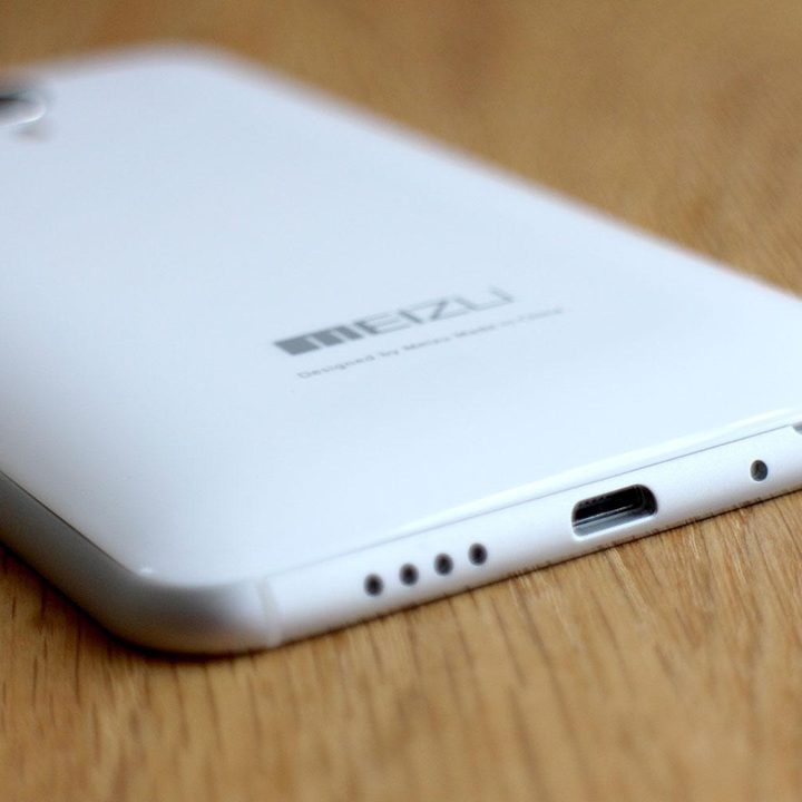 Meizu MX4 with Ubuntu corner back dock