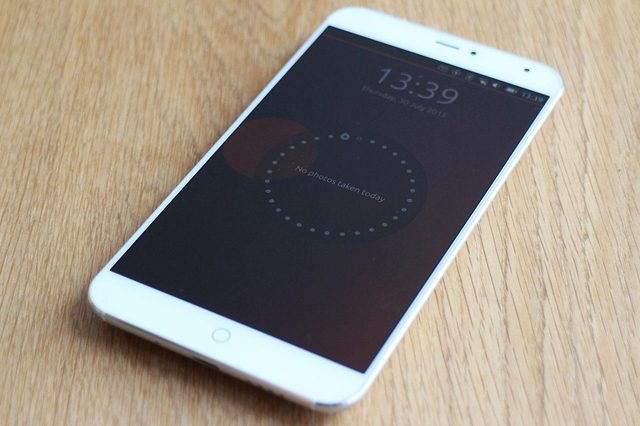 Meizu MX4 with Ubuntu front top angle full