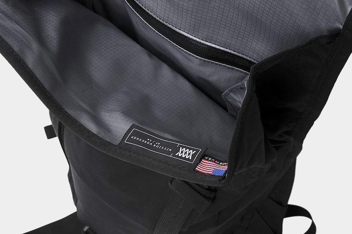 Close up of inside of opened up Mission Workshop&nbsp;R6 Arkiv Field Pack.