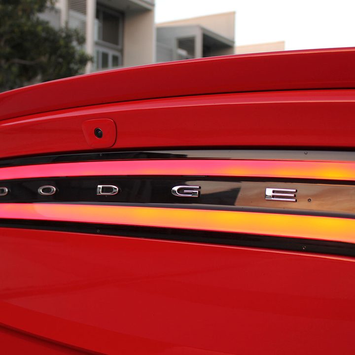 2015-Dodge-Charger-SRT-Hellcat-back-badge