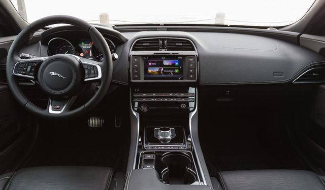 2017-jaguar-xe-s-interior
