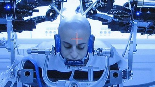 Ender’s-Game-uses-a-real-robot-surgeon_