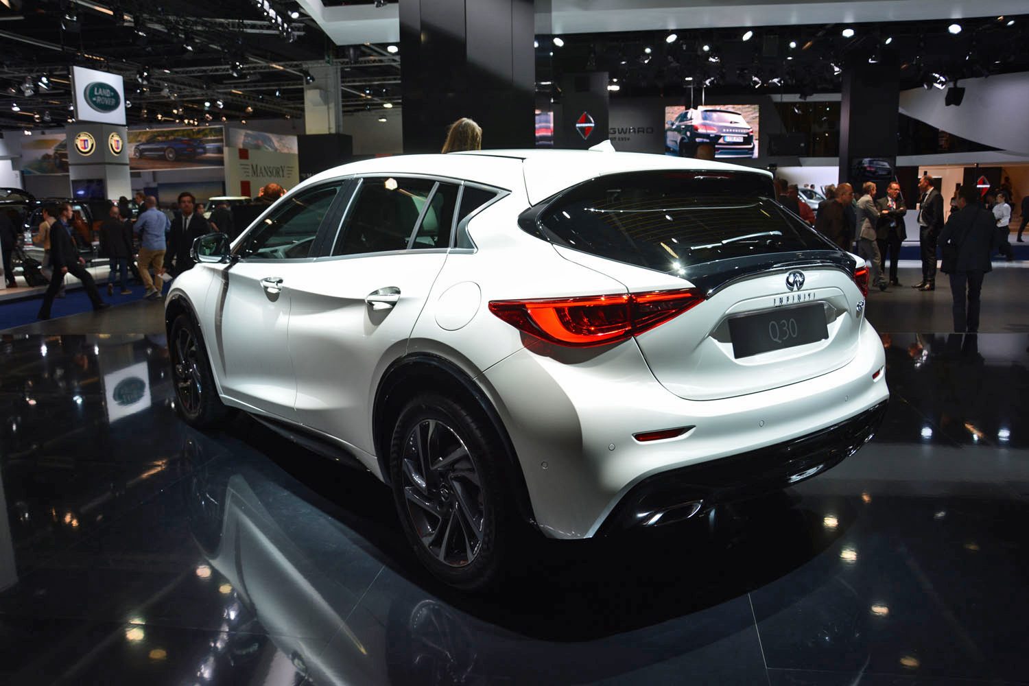 2016 infiniti q30 pictures specs performance infinitiq30frankfurt 4