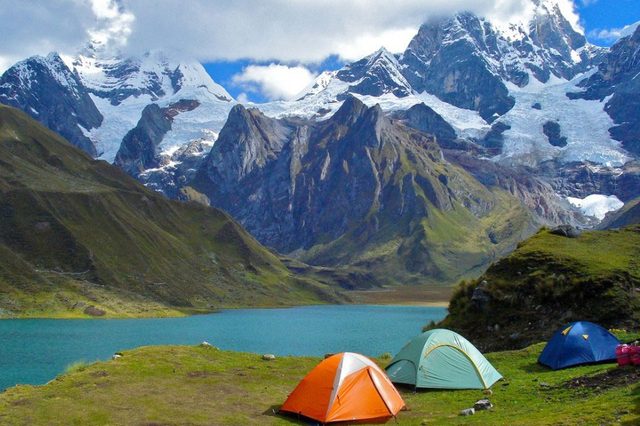Man-School-101--Hiking-to-an-overnight-camp_
