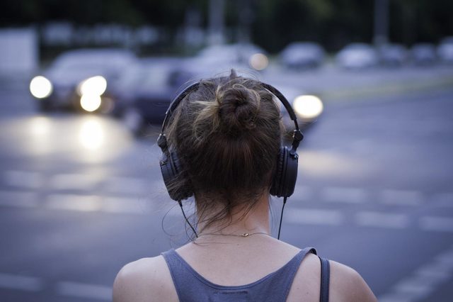 Streaming services generated a third of all music revenue in first half of 2015