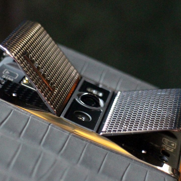 Vertu New Signature Touch