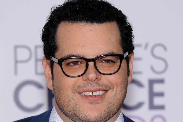 Josh Gad smiles on the red carpet.