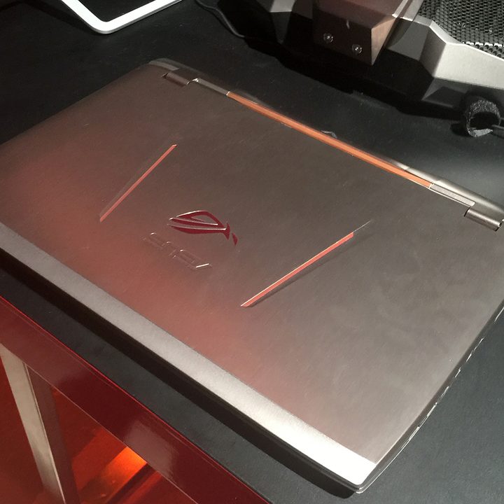 Asus GX700