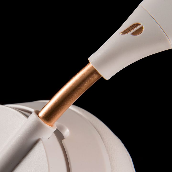 Cover Plugged headphones