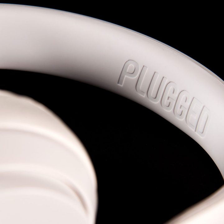 Cover Plugged headphones